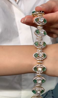 Polki Bracelet, Bead Daisy, Diamond And Emerald Ring, Jadau Necklace, Jewellery Kundan, Hand Jewellery, Simple Jewellery, Diamond Bangles