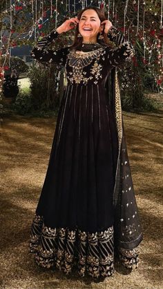 Pakistani Wedding Outfits Sisters, Kurti Anarkali, Mayon Dresses, Fancy Dress Material, Hania Aamir, Plazo Set, Suit For Summer, Sharara Designs, Blouse Casual Fashion