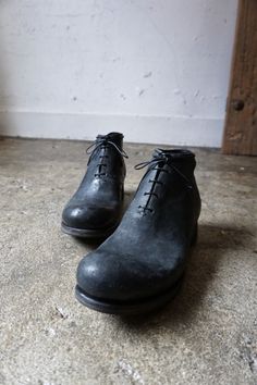 Shoe Making, Shoe Design, Leather Shoes Men, Clothing Styles, Stylish Shoes, Shoes Men, Chukka Boots, Lace Up Boots, Leather Shoes