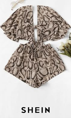 Knot Snake Print Top With Shorts Shein Ideas, Top With Shorts, Two Piece Outfits, Clothing Co, Two Piece Outfit, Snake Print, Print Top, Fashion Advice, Print Tops