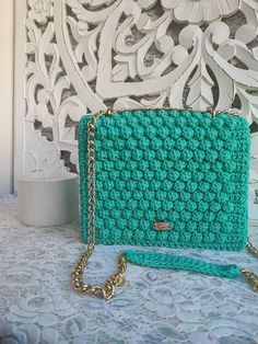 Crochet handbag "Poppy" 🍬  An original and lively accessory for all occasions.  Designed with passion and handmade, this bag is a tribute to the beauty of craftsmanship.  Carry a touch of freshness and refinement with you with the Poppy bag, handmade with crochet in a delicate light green.  Its elegant golden trim adds a touch of luxury, while the inner lining in assorted patterned fabric brings a hint of femininity.  With dimensions of 23 cm in width, 18 cm in height, and a depth of 7 cm,  thi Green Crochet Shoulder Bag As Gift, Green Crochet Bag As A Gift, Green Crochet Bag As Gift, Green Crochet Bag Perfect For Gifting, Handmade Chic Crochet Bag As Gift, Crochet Handbags, Crochet Accessories, Handmade Bags, Crochet Bag