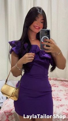 Este vestido morado para fiesta de bienvenida, diseñado por expertos con un favorecedor estilo ajustado, es perfecto para cualquier ocasión especial. Con su vibrante tono morado, este vestido te hará destacar entre la multitud. Está hecho con materiales de alta calidad, es cómodo de usar y te hará sentir segura toda la noche.

 Detalles:

 Estilo de vestido: ceñido al cuerpo

 Color: morado

 Escote: Inclinado

 Mangas: Sin mangas

 Estilo de espalda: Cremallera Dress Mini Prom, Tight Homecoming Dress, Purple Party Dress, Bodycon Dress Homecoming, Purple Homecoming Dress, Homecoming Dress Short, Mini Prom Dresses, Purple Party, Short Party Dress