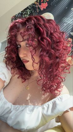 me Burgundy Hair With Highlights, Light Purple Hair, Dyed Curly Hair, Highlights Curly Hair, Red Hair Inspo, Wine Hair, Red Curly Hair, Hair Tint, Colored Curly Hair