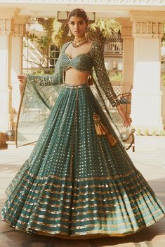 Umbrella Lehenga, Vani Vats, Blouse Lehenga, Lehenga Choli Wedding, Lengha Choli, Green Lehenga, Lehenga Blouse