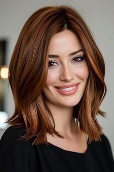 Brauner Long Bob: 66+ Highlights, die begeistern - hairtastic.de Balayage Long Bob, Jayne Matthews, Good Haircut, Auburn Balayage, Chestnut Hair, Chestnut Hair Color, Copper Highlights, Chin Length Hair, Strawberry Blonde Hair