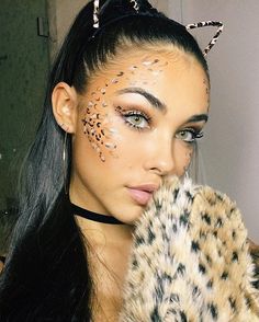 Madison Beer Melodies, Glittery Eye Makeup, Rainbow Eye Makeup, Leopard Halloween, Leopard Costume, Gold Makeup Looks