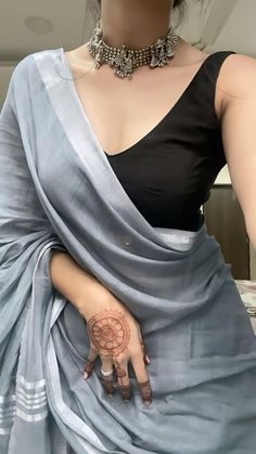 Silver Jewellery Outfit Indian, Oxidised Jewellery With Saree, Grey Saree Look, Indian Outfits Aesthetic, Indian Saree Aesthetic, Aesthetic Saree Look, Saree Styles For Farewell, Saree For Farewell