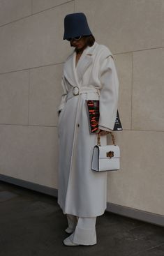 Winter whites with a pop of colour - Aurela - Fashionista Coats Outfits, Coat Outfits