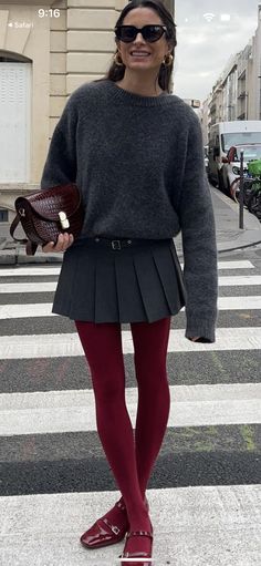 Red Stockings Outfit, Burgundy Tights Outfit, Red Tights Outfit, Burgundy Tights, Tights Outfits, Ballerina Outfit, Red Tights, Outfit Chic, Paris Mode