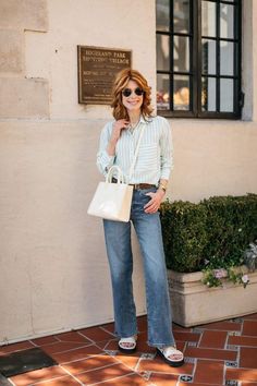 Still OBSESSED with this chic fall transition out! Green Striped Shirt Outfit, Green And White Striped Shirt, White Striped Shirt Outfit, Striped Shirt Outfit, Green Striped Shirt, Outfits With Striped Shirts, White Stripes Shirt, Spring Fashion Casual