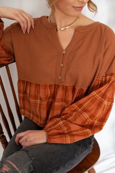 A waffle knit top with the following features: Henley neckline. Buttoned closure. Long bubble sleeves in contrasting plaid. Dropped shoulder. Ruffled plaid hem. Babydoll silhouette. Loose fit. Model Info: Height: 5 ft 10 in | Bust: 34 in | Waist: 24 in | Hips: 34 in | Wearing Size S. Material: 65% Polyester 35% Cotton Waffle Clothing, Knitted Top Outfit, Contrast Top, Fall Clothes, Autumn Outfits, Waffle Knit Top, Fall Fits, Clothing Inspiration, Spring 2024