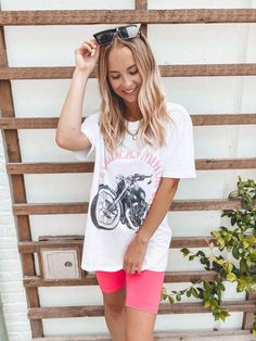 Summer Fashion Inspiration, Graphic Tees Summer, 2020 Trends, Miss Dress, Style Inspiration Summer, Summer Fashion Outfits, Country Outfits, Summer Trends