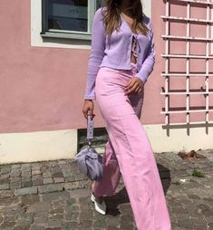 Outfits 2000s Style, Pink Pants Outfit, Mode Purple, Outfits 2000s, Colorful Outfits, 2000s Style, Pastel Outfit