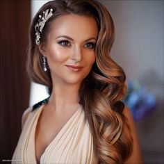 Hair For Winter, Side Curls, Updo Braids, Formal Hair, Bun Updo, Ball Hairstyles, Modern Haircuts, Pretty Hair Color, Hair Color And Cut