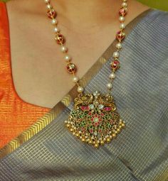 Kundan Pendants Indian, Kundan Pendants, Gold Neckles, Hindu Jewelry, Ruby Necklace Designs, Simple Bridal Jewelry, Antique Necklaces Design, Gold Bangles For Women, Choker Necklace Designs