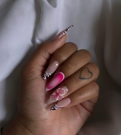 Almond Nails 2024, Almond Nail Inspo 2024, Abstract Almond Nails, Almond Shape Nails Designs, Almond Tip Nails, Almond Valentines Nails, Fun Almond Nails, Almond Gel X Nails, Almond Nails Inspiration