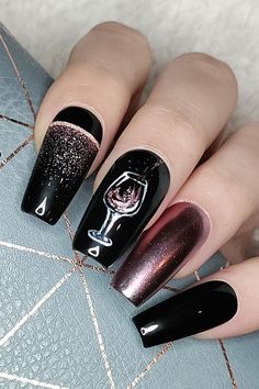 50+ Best New Year's Nails to Welcome 2022 in Style - LynSire New Year Nails, New Years Nails, New Years Nail Art, New Years Nail Designs, New Years Eve Nails, Impress Nails, Gel Nail Art Designs, Rose Gold Nails