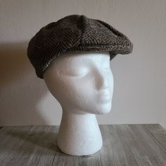 "Love this Vintage Tweed Newsboy Cap!  Unsure of the date looks older. Nice gray and brown tweed pattern. Marked L.L.Bean by Hanna Hats of Donegal LTD. Donegal Town Ireland, Dry Clean Only, Pure New Wool. Size Medium, the mannequin in the photos has a 21\" diameter head and it's a bit big and loose on it. It does fit a 23\" head perfectly.  Great vintage condition. Does show signs of age and use.  Slight fading on the inside band. Snap works and holds tight. No weird smells. Has not been dry cle Date Looks, Snap Words, Tweed Hat, Vintage Movie Stars, Tooled Leather Wallet, Cabbie Hat, Snap Back Hat, Retro Purse, Leather Billfold