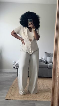 Relaxed vacation outfit Outfits For Daycare Teachers, Elegant Modest Everyday Outfits, Relaxed Vacation Outfits, Relaxed Aesthetic Outfit, Clean Girl Aesthetic Black Women Outfit, Clean Girl Outfits Black Women, Black Teacher Outfits, Exfoliating Products, Acne Cleanser