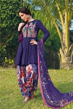 Afgani Salwar Suit, Afgani Salwar, Salwar Suit Design, Punjabi Dress Design, House Wear, Indian Wedding Gowns, Punjabi Salwar, Designer Party Dresses, Patiala Suit