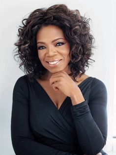 10 Life Changing Tips Inspired By Oprah Headshots Women, Headshot Poses, Foto Tips, Influential People, Headshots Professional, American Woman, Film Tv, Hairstyles For Round Faces, Short Curly Hair