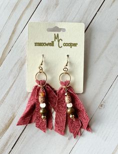 Made from recycled fabric, these Pirate inspired dangle earrings will be a great addition to your jewelry box.  Wear them with your Halloween costume, or out on the seas.  They will transform you into everyone's favorite wench in seconds! Theme Park Fashion, Pirate Earrings, 3d Printed Earrings, Purple Dangle Earrings, Ocean Earrings, Skeleton Earrings, Mermaid Earrings, Earrings Halloween, Fabric Earrings