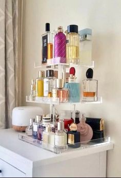 3 Tier Acrylic perfume Organizer Diy Perfume Organizer, Bandeja Perfume, How To Organize Perfumes On Dresser, Perfume Collection Display, Profumo Victoria Secret, Koleksi Parfum, Perfume Holder, Perfume Organizer, Beauty Room Vanity