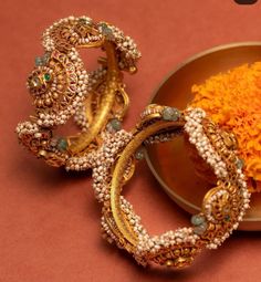 Gold Kangan, Wedding Jewelry Sets Bridal Jewellery, New Gold Jewellery Designs, Indian Bridal Jewelry Sets, Antique Jewellery Designs, Jewelry Set Design