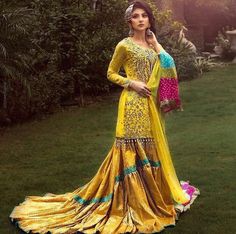 #pintrest@Dixna deol Bridal Dresses 2022, Formal Dresses Long Lace, Mehandi Outfits, Pakistani Traditional, Bridal Mehndi Dresses, Muslim Wedding Dresses, Pakistani Wedding Outfits, Dresses 2022, Fancy Wedding Dresses