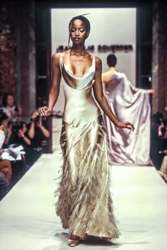 Jean Louis Scherrer, 00s Mode, 90s Runway Fashion, Runway Fashion Couture, Vintage Runway, Runway Outfits, Couture Mode, Runway Dresses, فستان سهرة