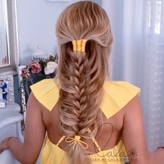 5,152 Me gusta, 94 comentarios - LALA CHIHAIA (@lalasupdos) en Instagram: "💛 Braids and texture - a half-up/half-down style transitioned into a braided style 💛⁣ ⁣ @sexyhair…" Styled Hair, Updo Styles, Half Up Half Down Hair, Haircuts For Long Hair, Indoor Garden Ideas, Braided Updo, Formal Hairstyles