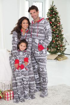 Regalos de navidad originales para toda la familia Family Christmas Onesies, Kids Christmas Clothes, Pajama Party Outfit Ideas, Pajamas For Christmas, Pajama Party Outfit, Hoodie Footie, Cute Christmas Pajamas, Christmas Pajama Party, Ideas De Outfits