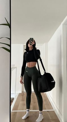 Moda Academia, Modele Fitness, Gymwear Outfits, Skandinavian Fashion, Cute Gym Outfits, Gym Fits, Berlin Fashion, Workout Fits, Fitness Inspiration Body