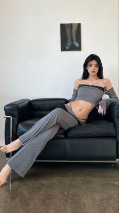 Ulzzang Bodycon Aesthetic, Cool Hairstyles For Girls, Tumblr Fashion, Poses For Photos, Guys And Girls, Model Poses, Pretty Dresses