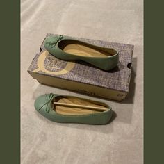 Stylish Green Leather Flats W Bow Detail. Comfort Insole. New W/Box. Never Worn. Green Casual Flats With Cushioned Footbed, Casual Synthetic Ballet Flats With Ortholite Insole, Casual Synthetic Ballet Flats Medium Width, Casual Medium Width Synthetic Ballet Flats, Leopard Print Ballet Flats, Leather Mary Jane Flats, Black Suede Loafers, Metallic Flats, Suede Oxfords