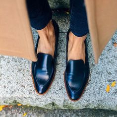 Navy Loafers, Mode Shoes, Coat Shoes, Coat Outfit, Bohol, Camel Coat