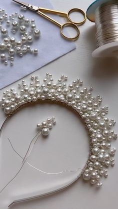 Tiara Handmade, Tiara Diy, Diy Earrings Materials, Frames Diy Crafts, قلادات متدلية, Handmade Tiaras, Hair Brooch