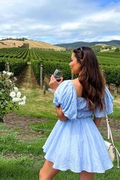 16 Super Cute Winery Outfits That Make You Look Like The Center Of Attention - Chic In Cubicles Summer Wineries Outfit, Wine Country Outfit, Vineyard Dress, Vineyard Photography