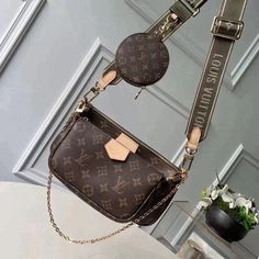 Size: 24 x 13.5 x 4 cm (Length x height x width ) Worldwide Free Shipping through FedEx or DHL. Includes Shipping bags, dust bag sleeper, care manual, booklet, tag. Real Louis Vuitton, Louis Vuitton Taschen, Pochette Louis Vuitton, Sac Louis Vuitton, Louis Vuitton Multi Pochette, Lv Bags, Vuitton Bag, Lv Bag, Chanel Handbags