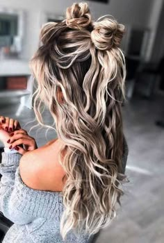 Blonde Dye, Hairstyles For Thick Hair, Medium Length Hairstyles, Spring Hair Color, Frontal Hairstyles, Blonde Hair With Highlights, Summer Hair Color For Brunettes, Brown Blonde Hair, Short Hairstyle