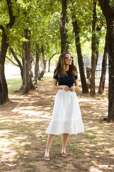 White Eyelet Skirt Outfit, White Skirt Ideas, White Skirt Outfit Summer, Skirt Ootd, White Skirt Summer, White Eyelet Skirt, Dress Work Outfit, Hot Pink Skirt