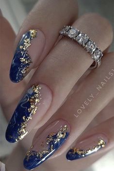 Daily Squared Food, Table Settings Decorations, Navy And Gold Dip Nails, Nail Designs For Blue Nails, Nail Art For Marriage Function, Blue N Gold Nails, Pretty Blue Nail Designs, Dark Blue Prom Nails Short, Starry Night Nails Acrylic