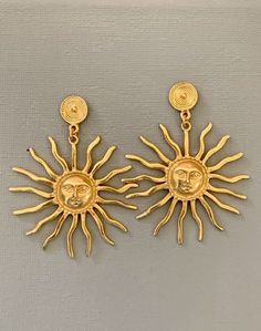 Sun Gold Earrings, Sun Earrings Aesthetic, Cool Gold Earrings, Gold Sun Jewelry, Columbian Aesthetic, Sun Jewelry Aesthetic, Columbian Jewelry, Sun Outfits, Ancient Earrings