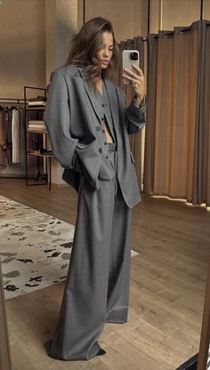 Adidas Samba Outfit, Style Wide Leg Pants, Samba Outfit, Skandinavian Fashion, Women's Suiting, Woman Suit Fashion, Mode Inspo, 가을 패션, Suit Fashion