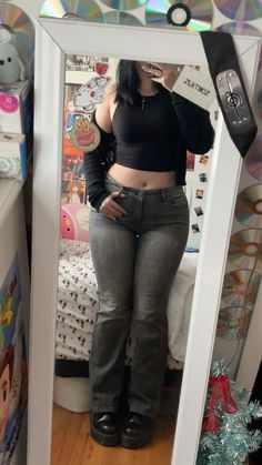 Bottom Heavy Outfits, Plus Size Jeans Outfit Casual, Thunder Thighs Outfits, Pear Body Shape Aesthetic, Chubby Grunge Outfits, Tall Curvy Women, Chubby Aesthetic Outfit, Swaggy Outfits, Jeans Outfit