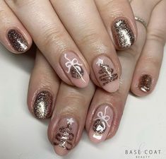 Nail Art Christmas Simple, Ornament Nails, Nail Art Christmas, It Magazine, Nail Art Noel, Nail It, Nails Winter, Christmas Nail Art Designs