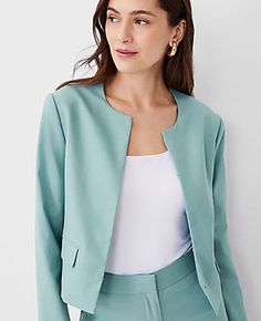 Elevate your wardrobe with the Ann Taylor Crew Neck Jacket in Peacock Teal Melange, a modern twist on classic suiting designed to offer both style and comfort. This jacket is perfect for women who appreciate a tailored fit that flatters any silhouette.

- **Size:** 10 Regular
- **Color:** Peacock Teal Melange
- **Material:** 66% Polyester, 32% Viscose, 2% Spandex
- **Gender:** Female
- **Features:**
  - Crew neck design
  - Long sleeves with functional buttons for styling versatility
  - Front h Elegant Crew Neck Spring Outerwear, Spring Crew Neck Workwear Outerwear, Spring Crew Neck Outerwear For Work, Peacock Teal, Female Features, Color Peacock, Knitted Suit, 40 Dress, Style Steal