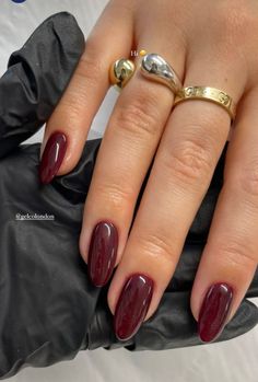 Fall To Winter Nail Colors, Deep Red Nails With Chrome, Christmas Nails Plain Colors, Old Money Rich Nails, Maroon With Chrome Nails, Fall Nails Tan Skin, Nail Inspo For Hoco, Almond Nails Trendy Fall 2024, Fall Nails Fair Skin