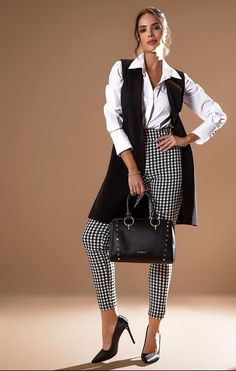 ✅ Business Chic Outfits, Winter Office Outfit, Pattern Outfits, Black Vest, Coat Pant, Office Outfits, Fall Winter Outfits, Outfits Casuales, Chic Outfits