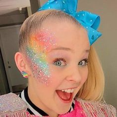 Jojo Siwa Bedroom, Bedroom Decor Ideas Diy, Jojo Outfits, Jojo Siwa Birthday Cake, Bows Party, Nickelodeon Slime, Glitter Bar